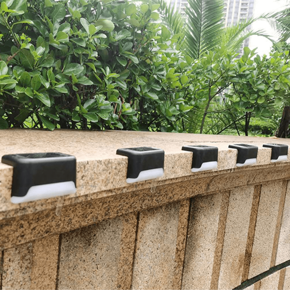 Luminária Solar Para Escada de Jardim