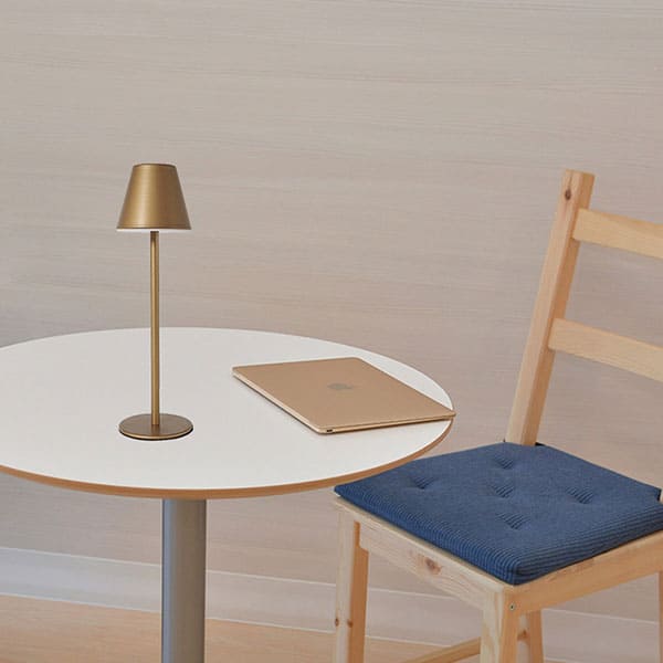 Luminária de Mesa Minimalista - DecorLed