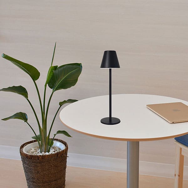 Luminária de Mesa Minimalista - DecorLed