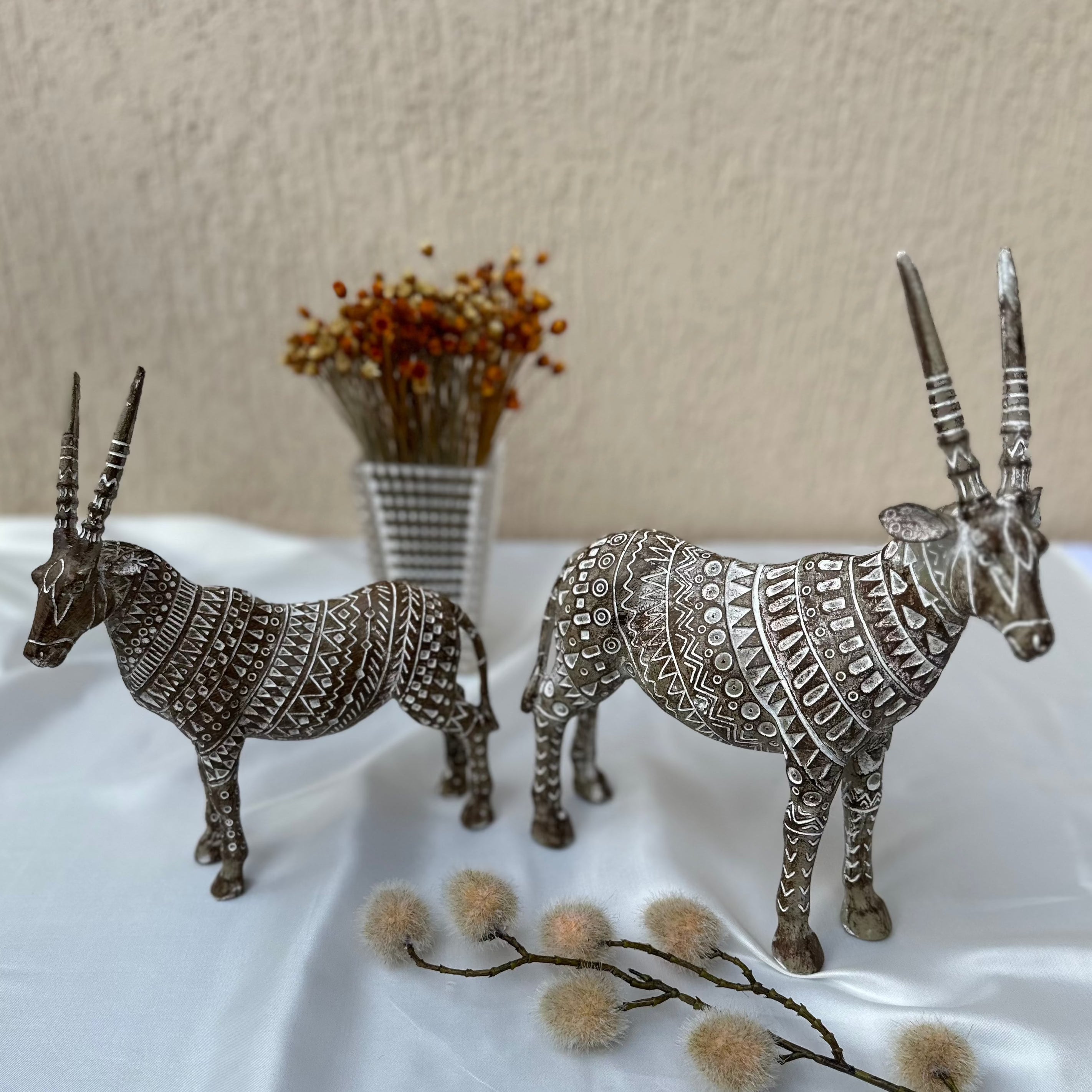 Savana Elegante: Conjunto de Esculturas Antílopes da Savana