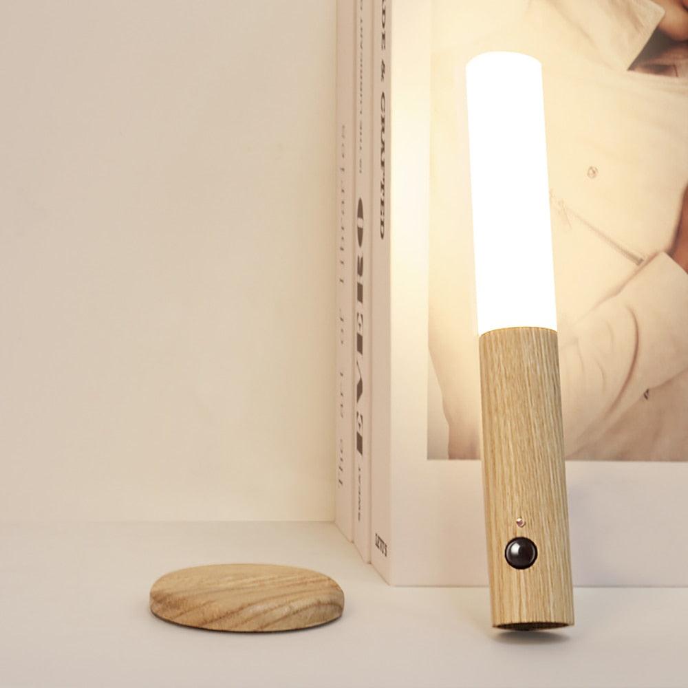 Luminária Tocha de LED com Sensor de Movimento